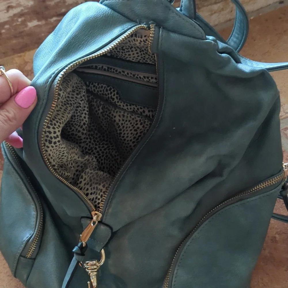 Mint leather backpack - Picture 3 of 5